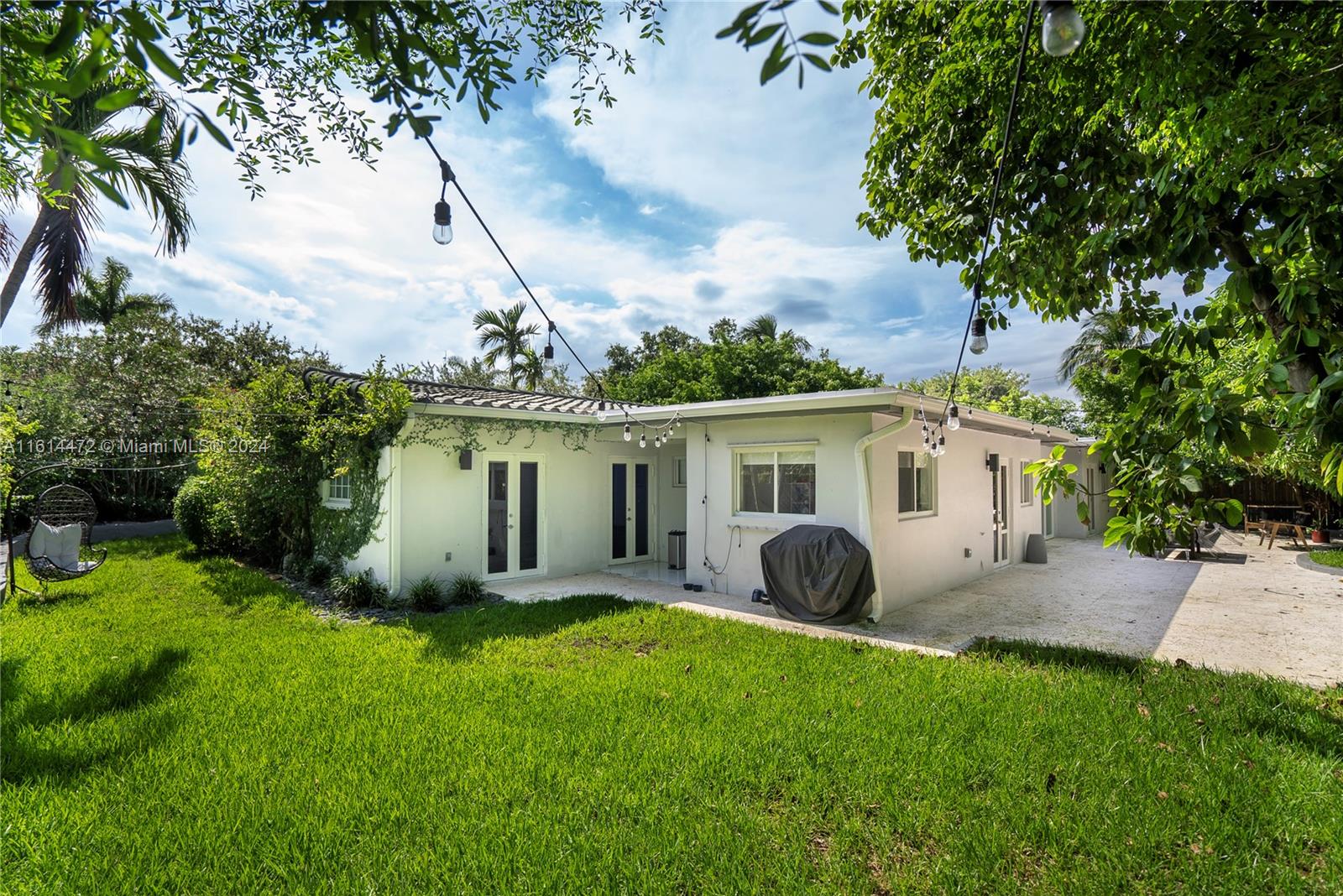 599 Glenridge Road Key Biscayne, FL 33149 - Photo 21 of 53 a view of a house with backyard and garden