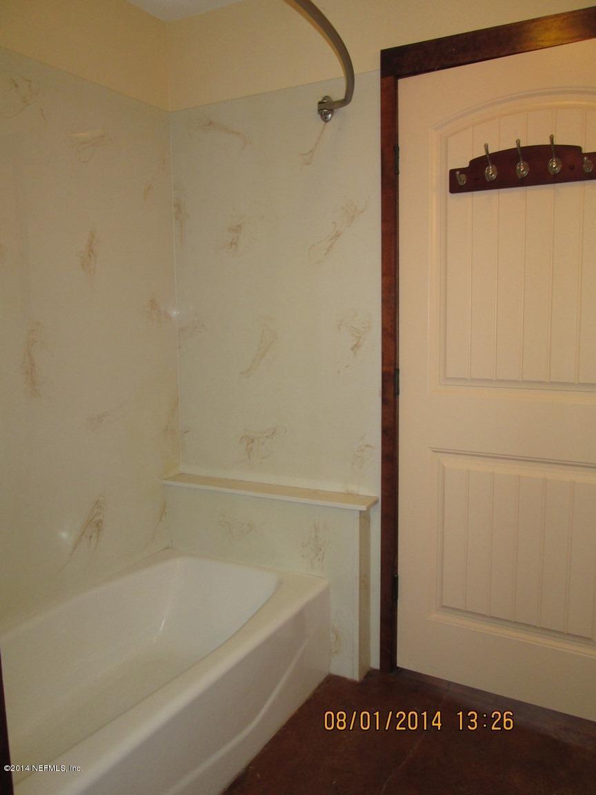 274 West River Road Palatka, FL 32177 - Photo 12 of 22 bathroom