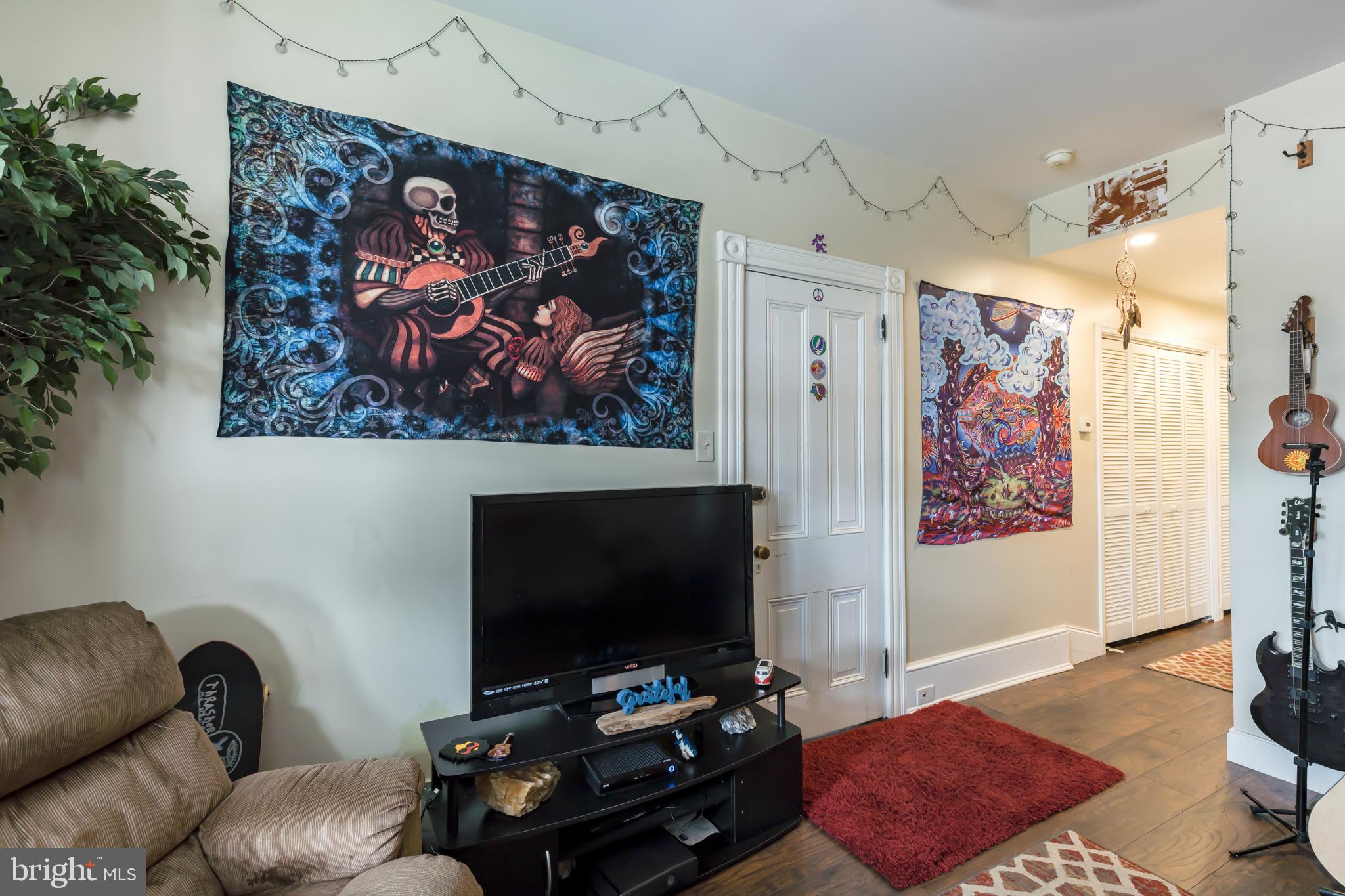 341 East Walnut Street Lancaster, PA 17602 - Photo 11 of 40 Unit 1 Living Room