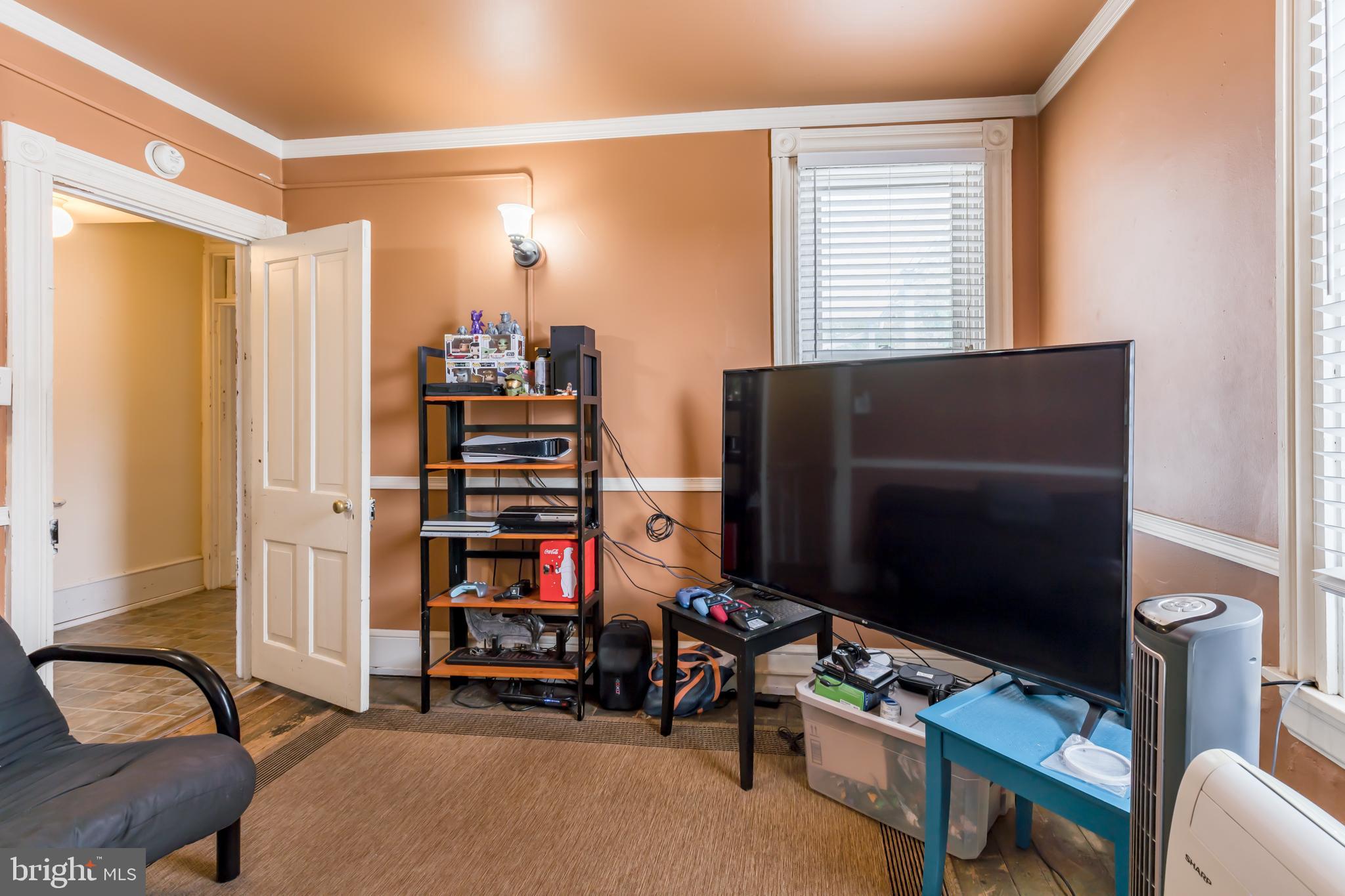 341 East Walnut Street Lancaster, PA 17602 - Photo 26 of 40 Unit 2 Living Room