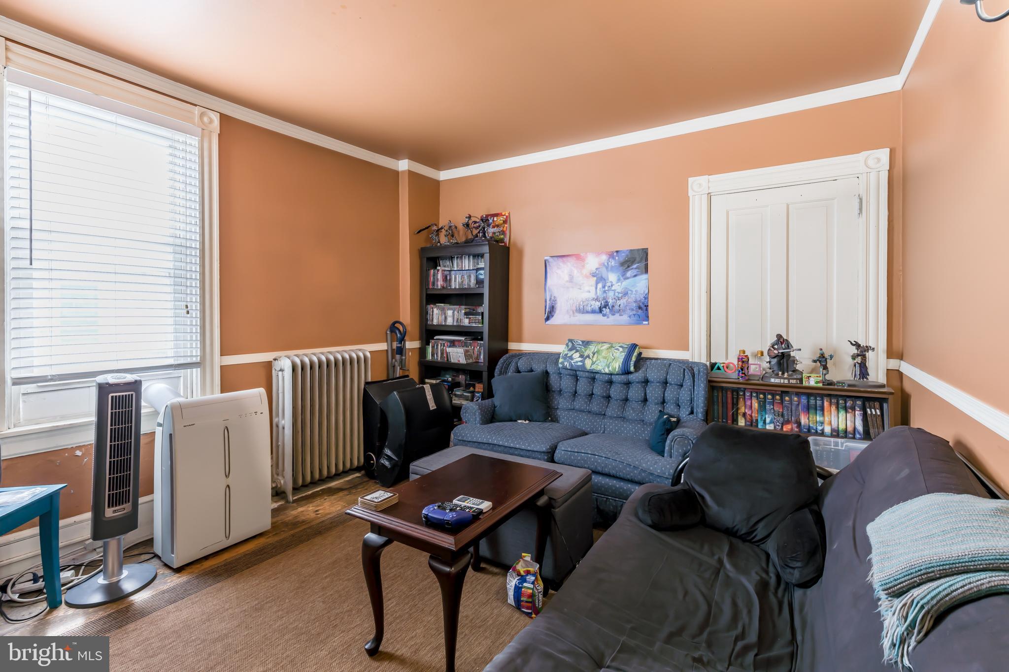 341 East Walnut Street Lancaster, PA 17602 - Photo 27 of 40 Unit 2 Living Room