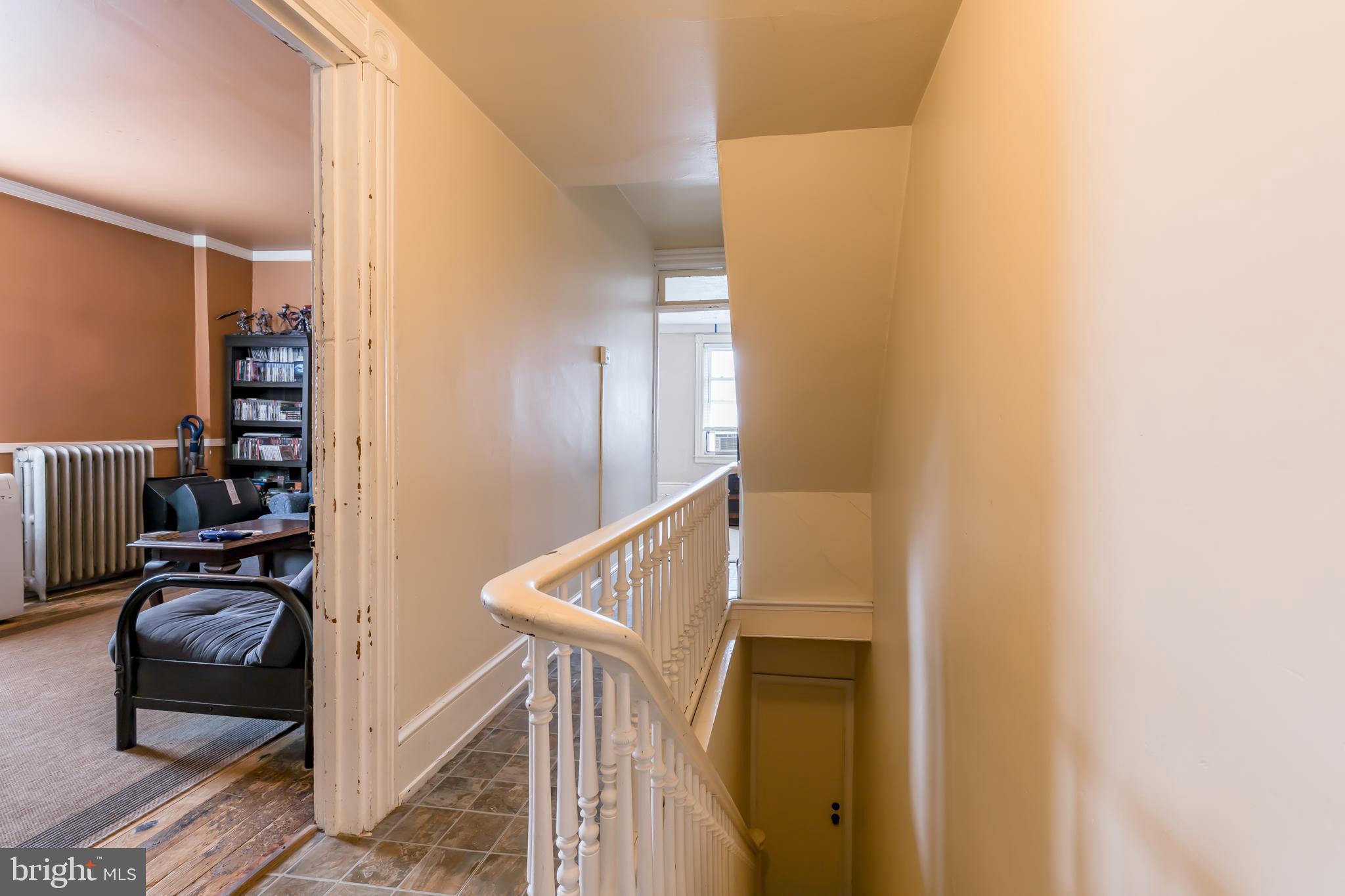 341 East Walnut Street Lancaster, PA 17602 - Photo 32 of 40 Unit 2 Landing