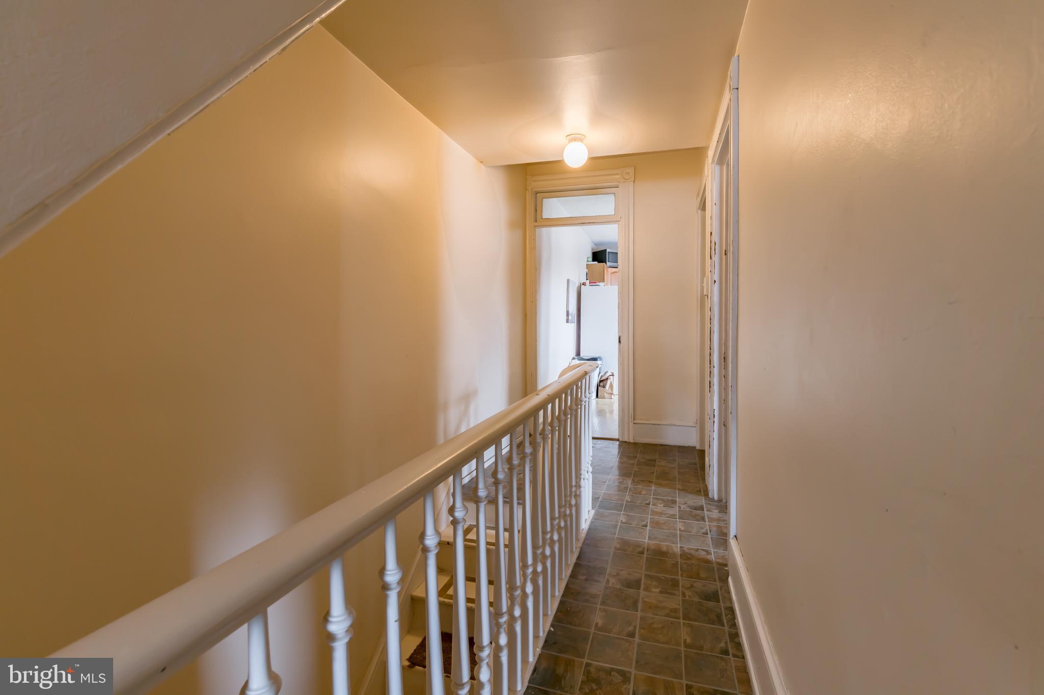 341 East Walnut Street Lancaster, PA 17602 - Photo 33 of 40 Unit 2 Hallway