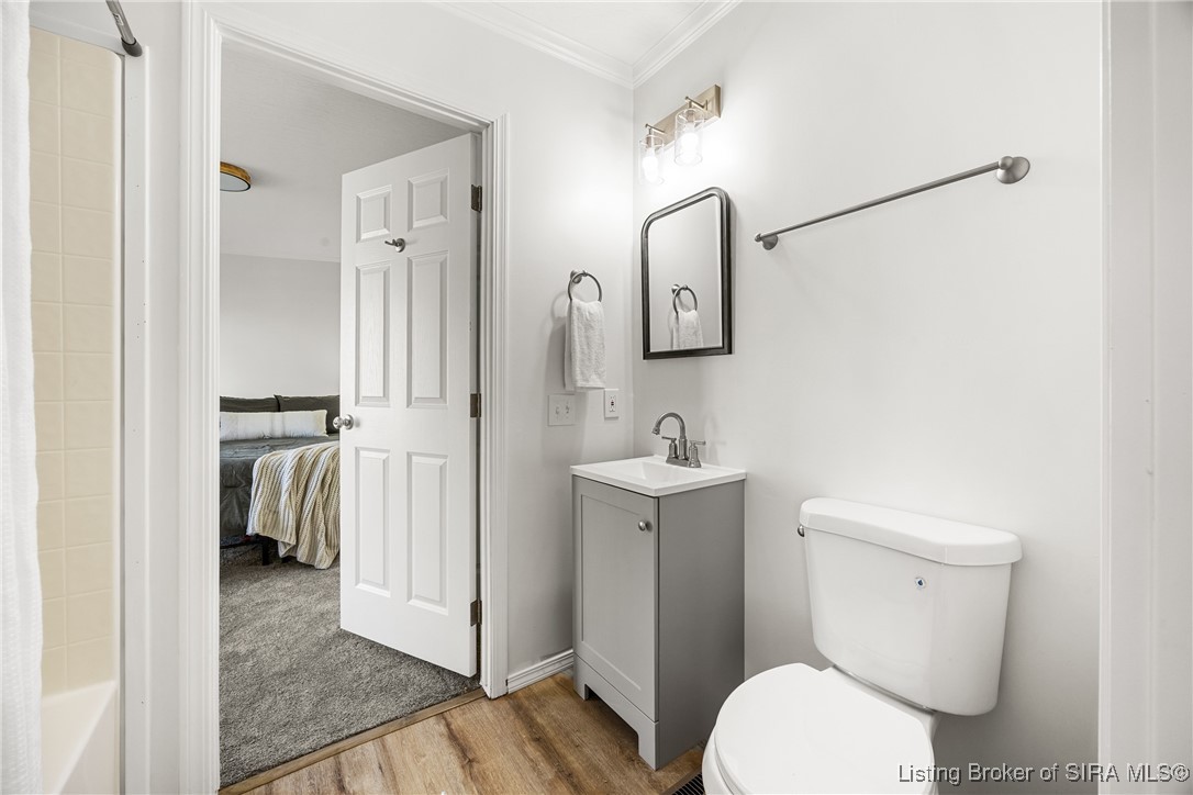 2533 North Keystone Drive Austin, IN 47170 - Photo 33 of 53 Jack and Jill Bathroom