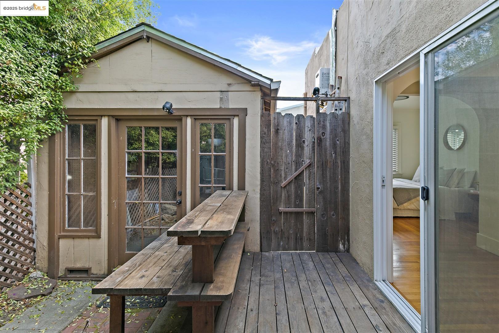 2201-2203 Spaulding Avenue Berkeley, CA 94703 - Photo 22 of 56 View of wooden terrace
