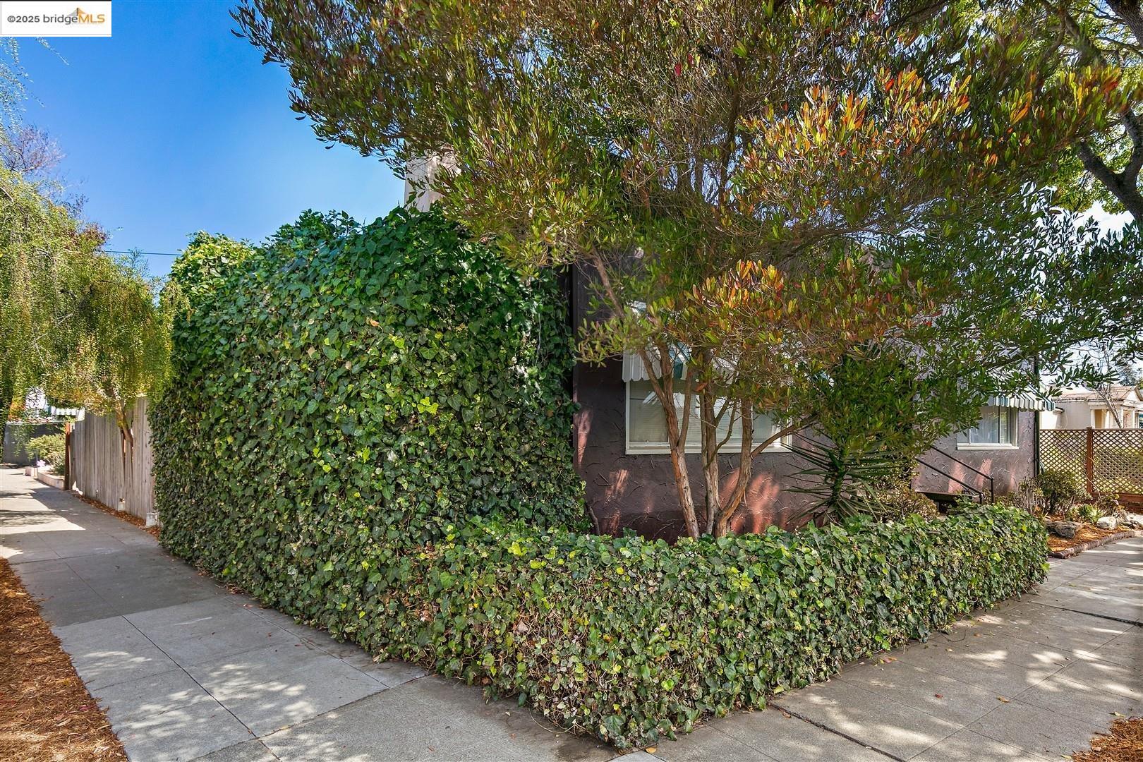 2201-2203 Spaulding Avenue Berkeley, CA 94703 - Photo 55 of 56 View of side of home