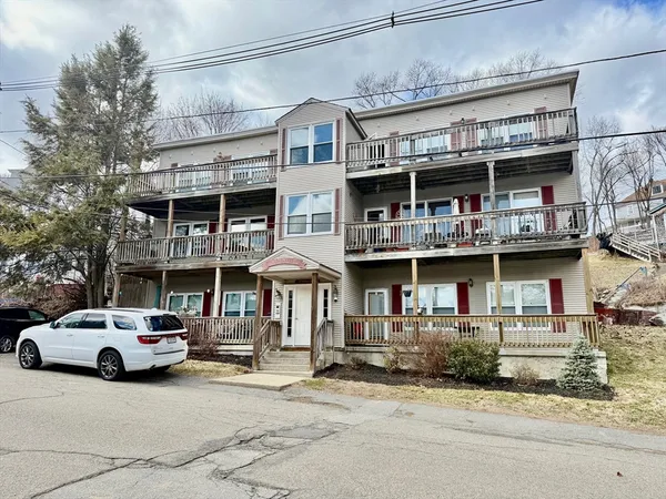 $295,000 | 40 Nashua Street, Unit 3, Clinton, MA 01510
