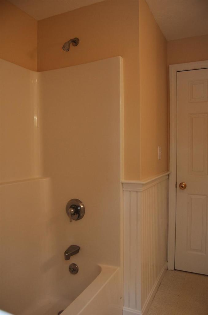 142 Skunknet Road Centerville, MA 02632 - Photo 20 of 35 a bathroom with a bathtub