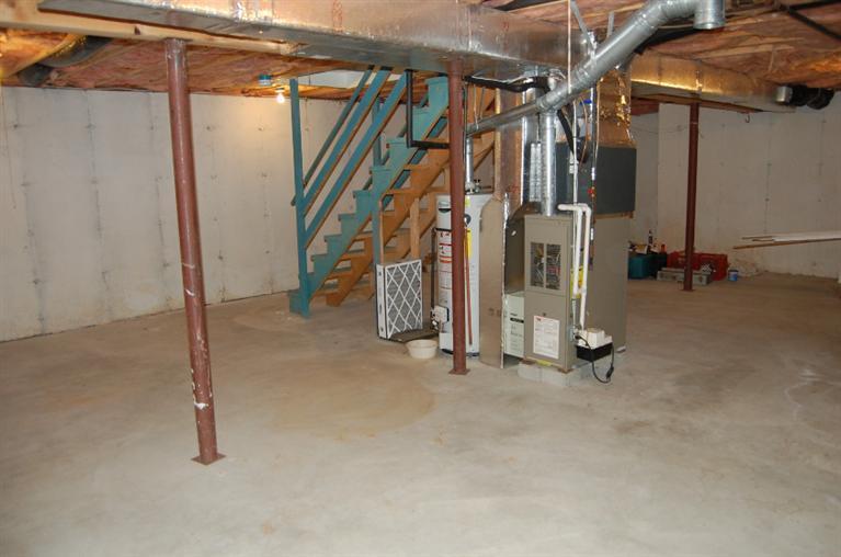 142 Skunknet Road Centerville, MA 02632 - Photo 29 of 35 a view of an empty room