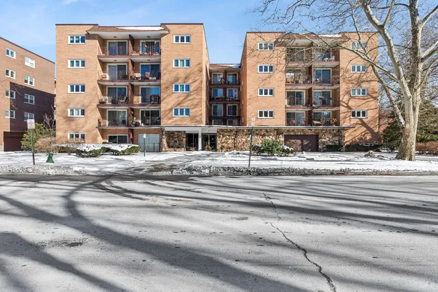 $399,900 | 2001 Sherman Avenue, Unit 203, Evanston, IL 60201