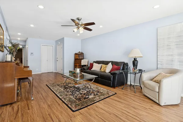 $399,900 | 2001 Sherman Avenue, Unit 203, Evanston, IL 60201