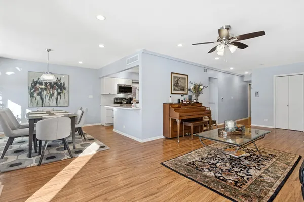 $399,900 | 2001 Sherman Avenue, Unit 203, Evanston, IL 60201