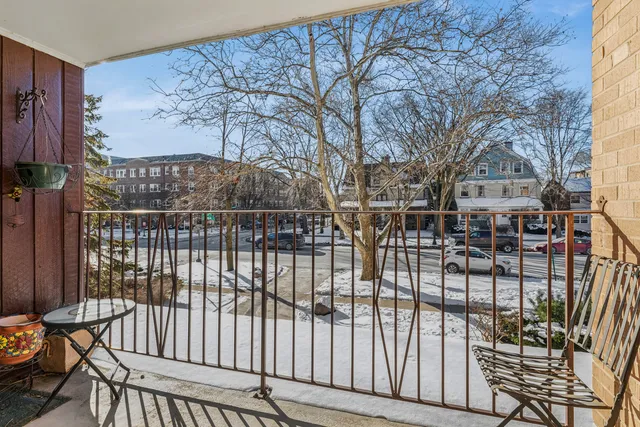 $399,900 | 2001 Sherman Avenue, Unit 203, Evanston, IL 60201