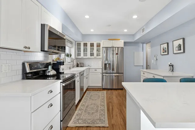 $399,900 | 2001 Sherman Avenue, Unit 203, Evanston, IL 60201