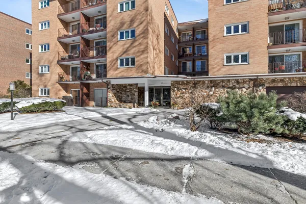 $399,900 | 2001 Sherman Avenue, Unit 203, Evanston, IL 60201