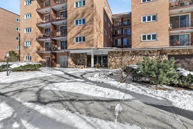 $399,900 | 2001 Sherman Avenue, Unit 203, Evanston, IL 60201
