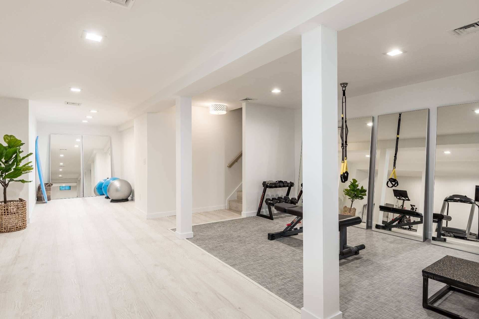 4 Bull Path Close East Hampton, NY 11937 - Photo 28 of 38 a view of a livingroom with furniture and a living room
