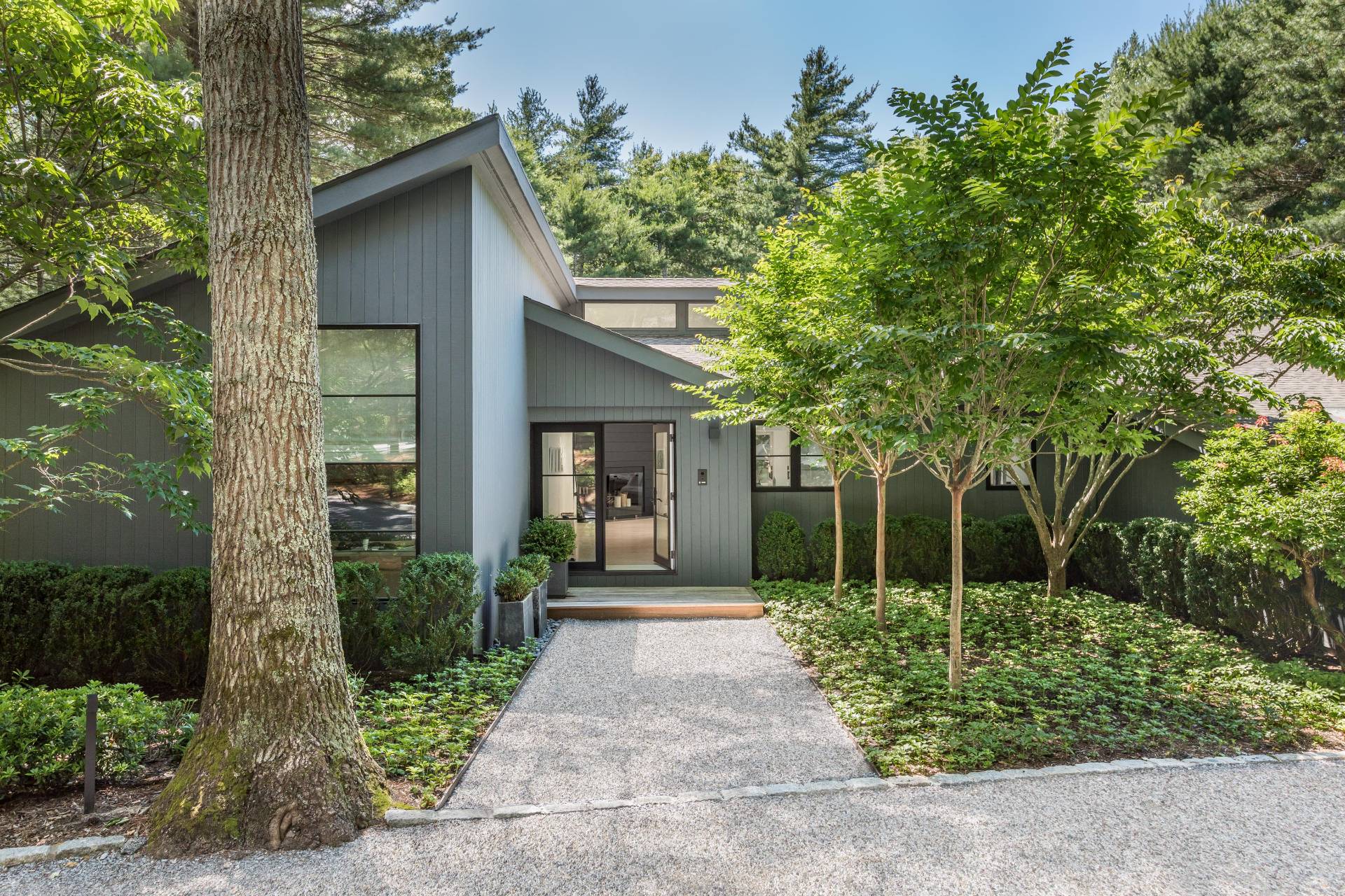 4 Bull Path Close East Hampton, NY 11937 - Photo 7 of 38 front view of a house with a yard