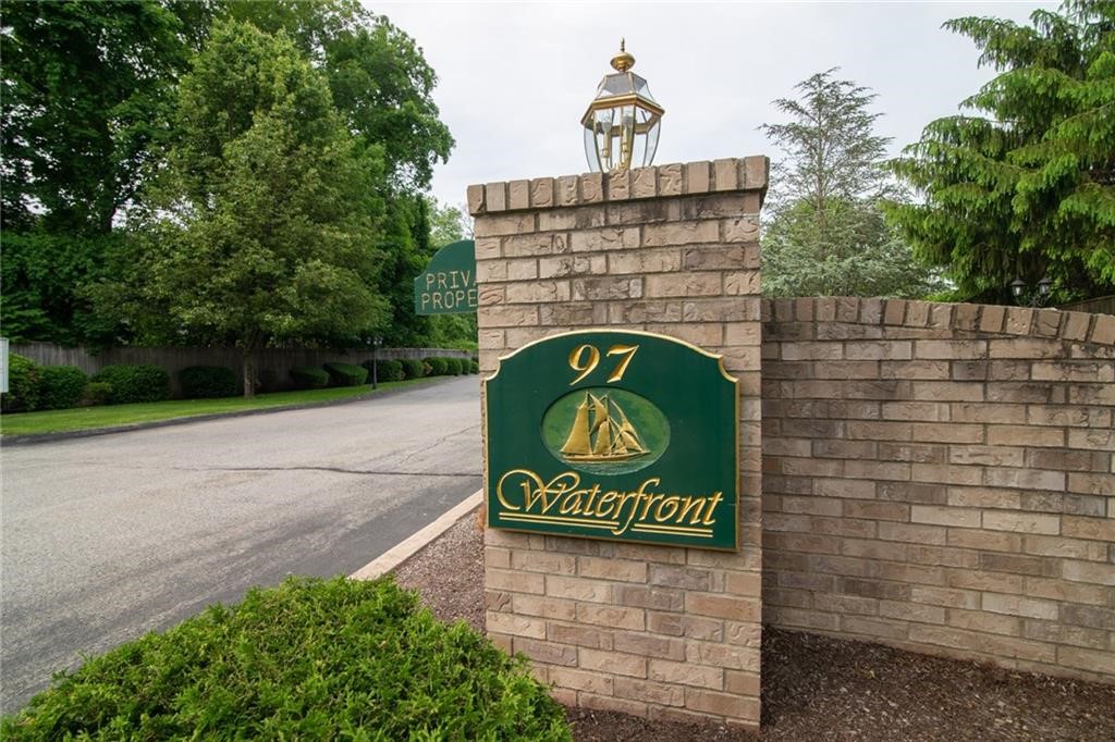 CONCDMINIUM COMPLEX ENTRANCE