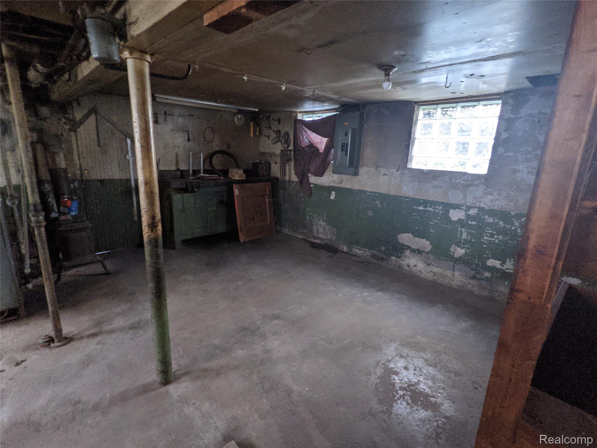 131 Elm Street River Rouge, MI 48218 - Photo 21 of 44 PXL_20210409_145944298.jpg
