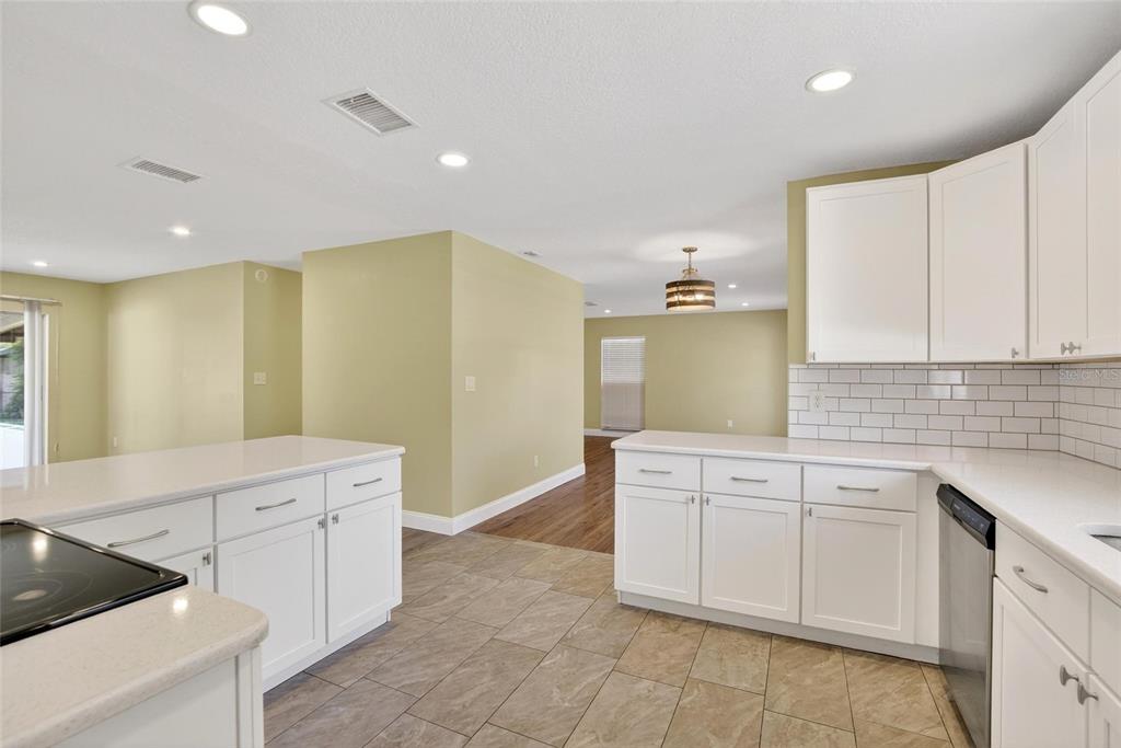 2340 Merrily Circle South Seffner, FL 33584 - Photo 13 of 52
