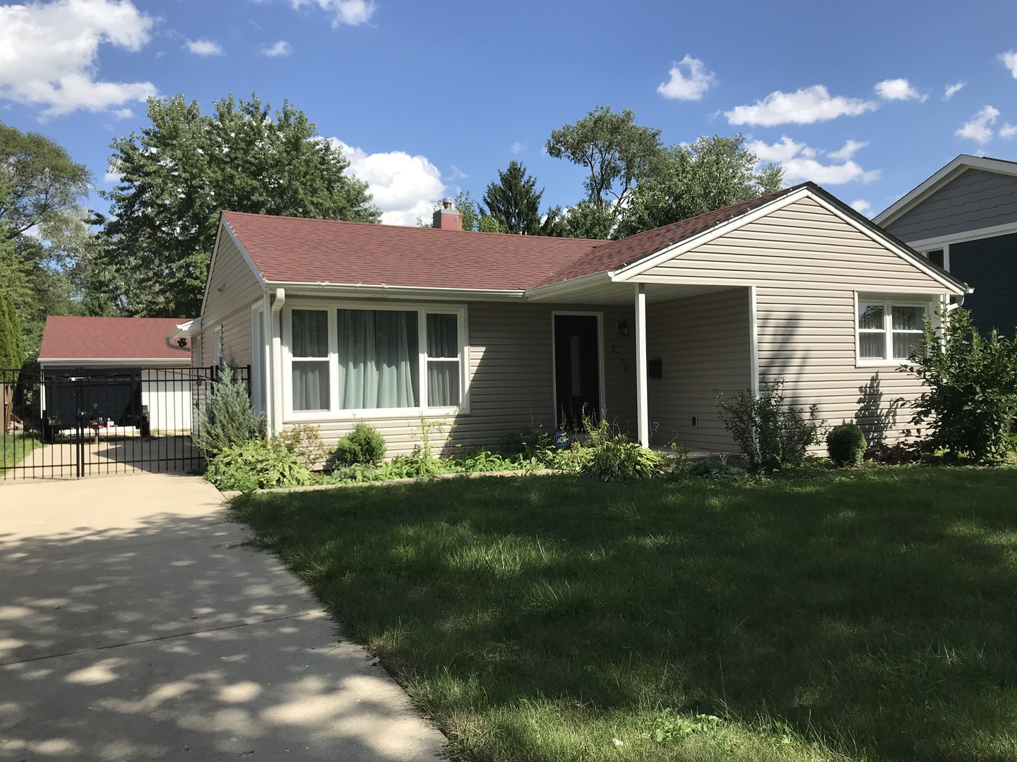 2204 Robin Lane Rolling Meadows, IL 60008 - Photo 1 of 18