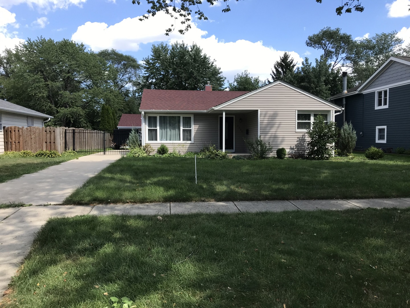 2204 Robin Lane Rolling Meadows, IL 60008 - Photo 2 of 18