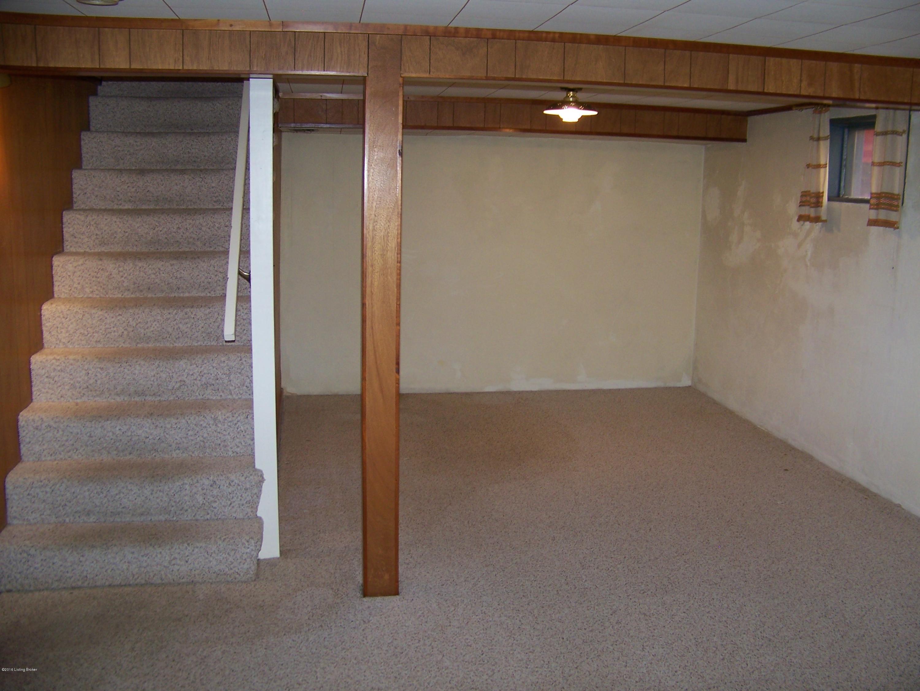 2913 Nepperhan Road Louisville, KY 40218 - Photo 29 of 32 family room