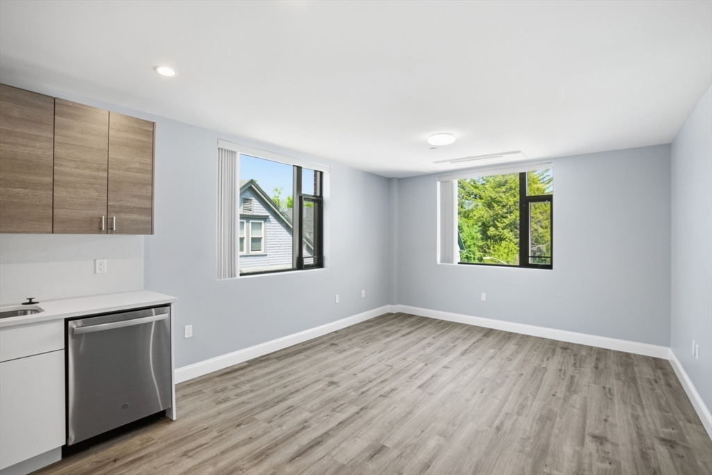 632 Centre Street, Unit 303 Boston, MA 02130 - Photo 6 of 18