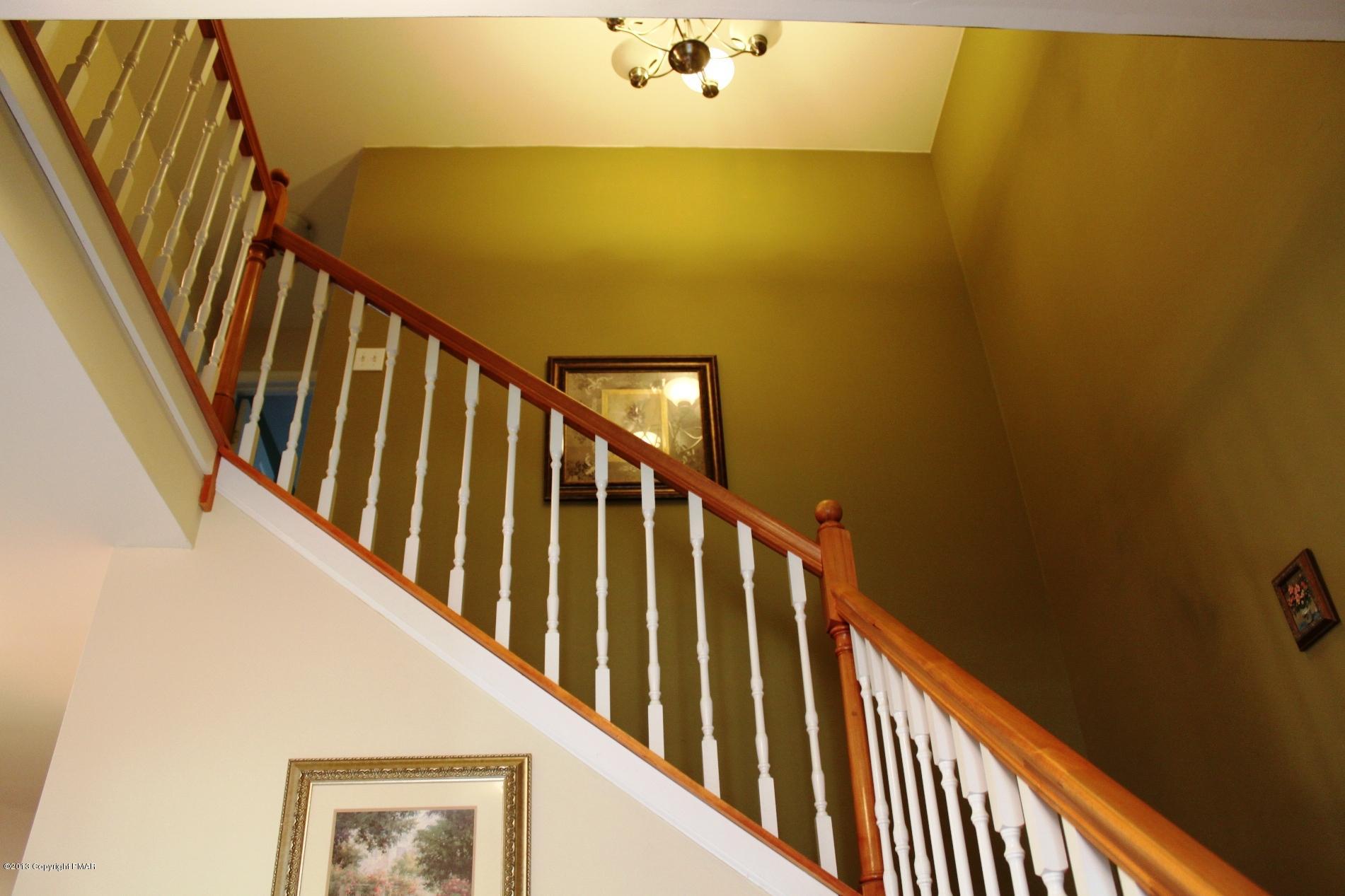 128 Ruth Drive Cresco, PA 18326 - Photo 4 of 28 a view of entryway