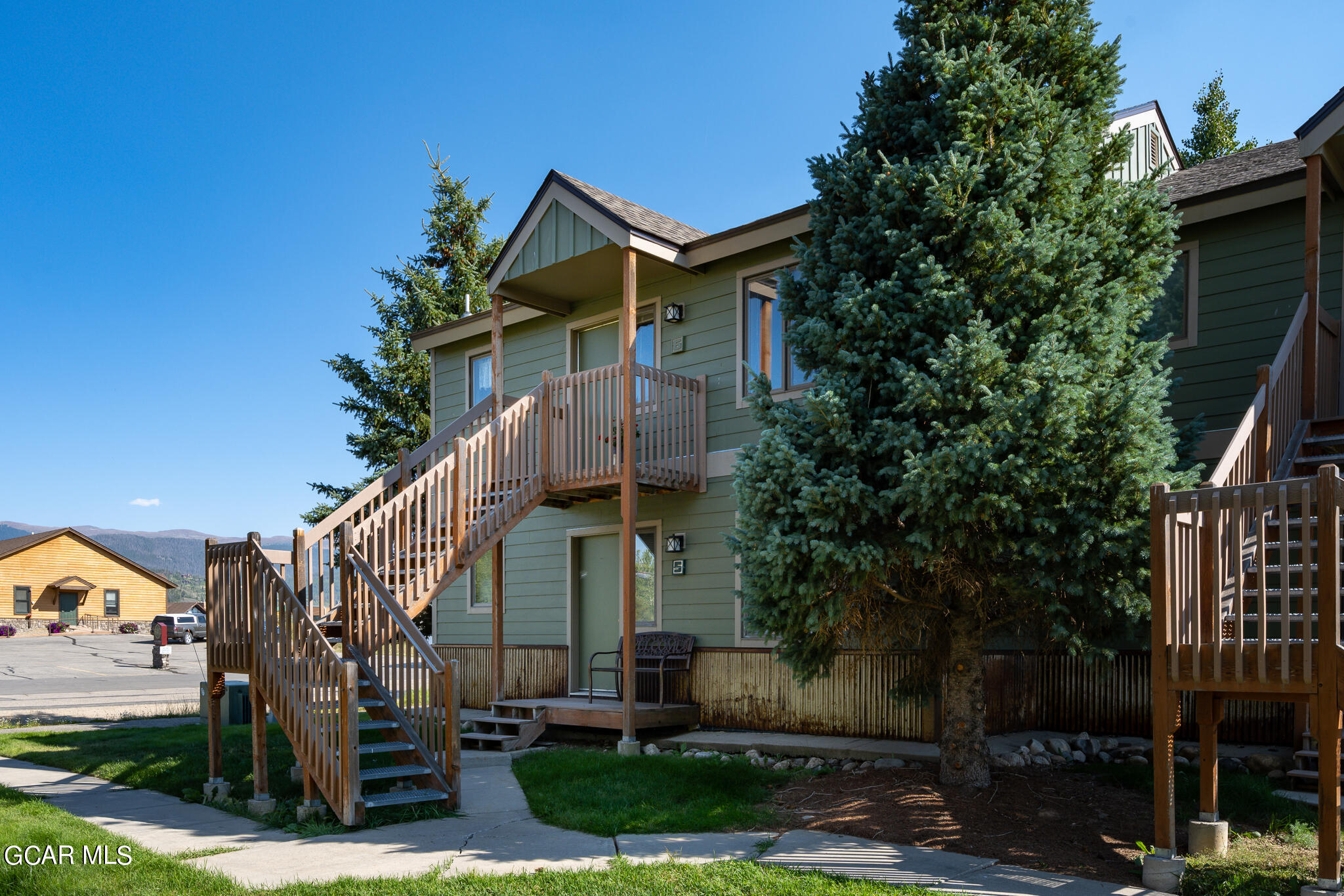 99 Doc Susie Avenue, Unit B6 Fraser, CO 80442 - Photo 12 of 24 a front view of house with a garden