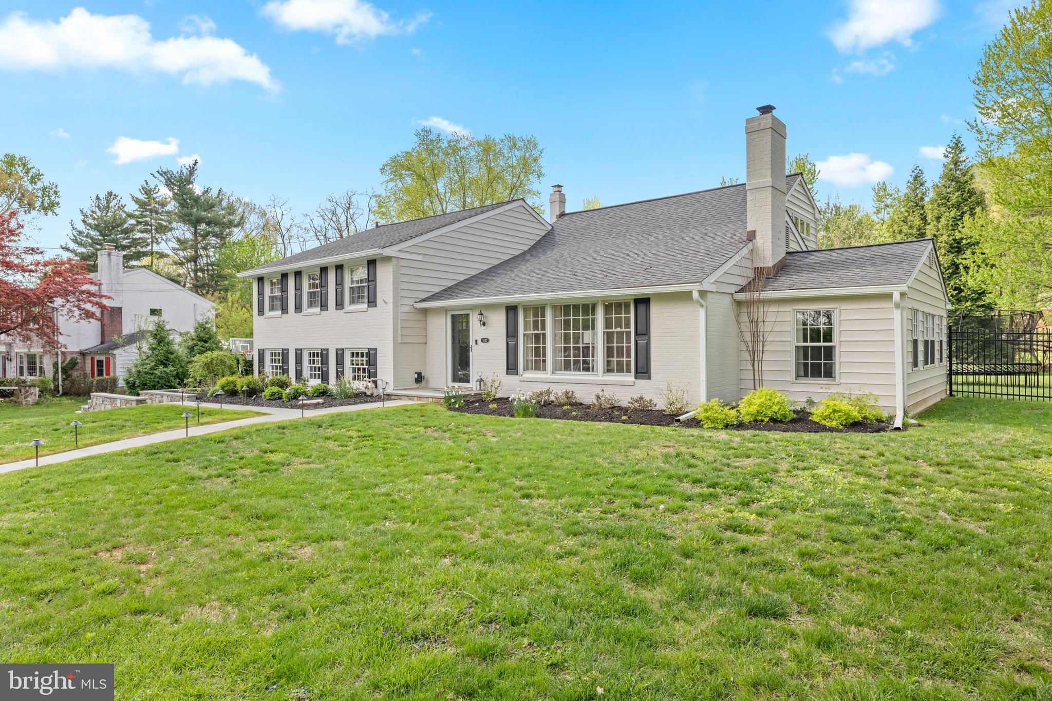 1442 Potter Lane Wayne, PA 19087 - Photo 4 of 44 Front