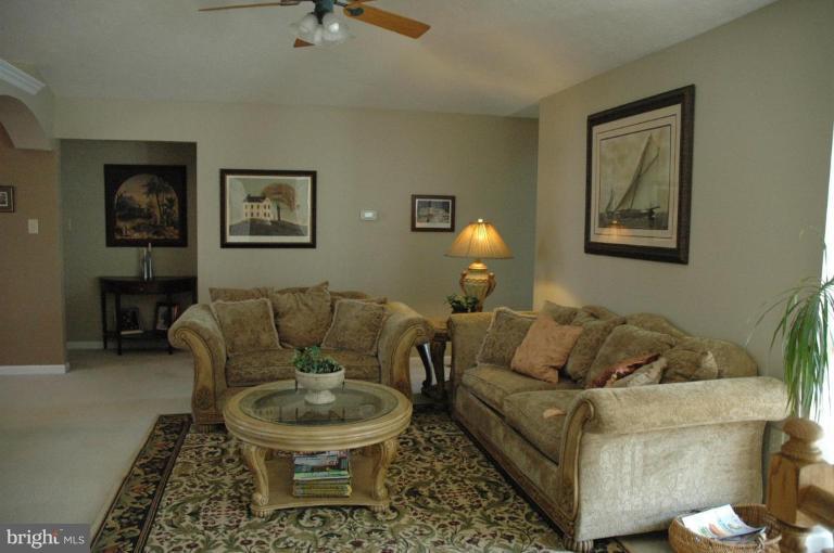 207 Canyon Road Winchester, VA 22602 - Photo 19 of 29 Living Room