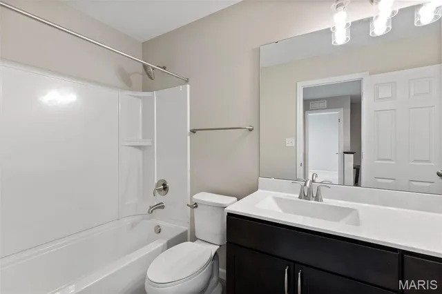 $299,900 | 2 Burlington At Dogwood Grove Lake Street, Lake St. Louis, MO 63367