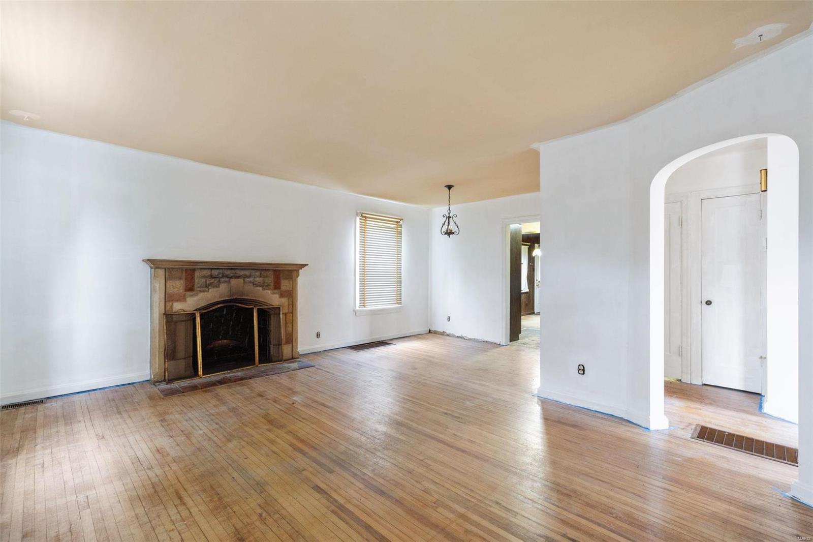 8257 Watson Road St. Louis, MO 63119 - Photo 2 of 19