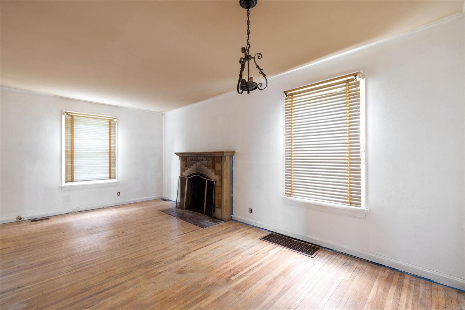 8257 Watson Road St. Louis, MO 63119 - Photo 5 of 19