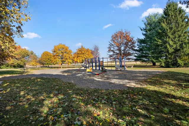 $250,000 | 1393 Oakleaf Drive, St. Anne, IL 60964