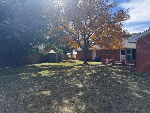 a view of a yard with a tree