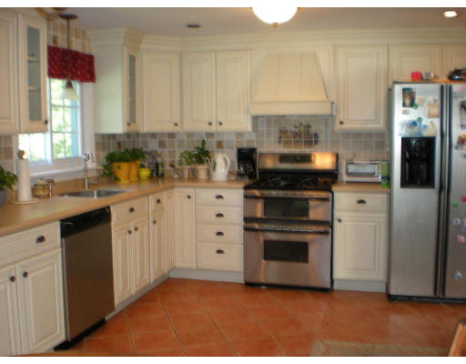 3 Deerfield Road Sharon, MA 02067 - Photo 3 of 10