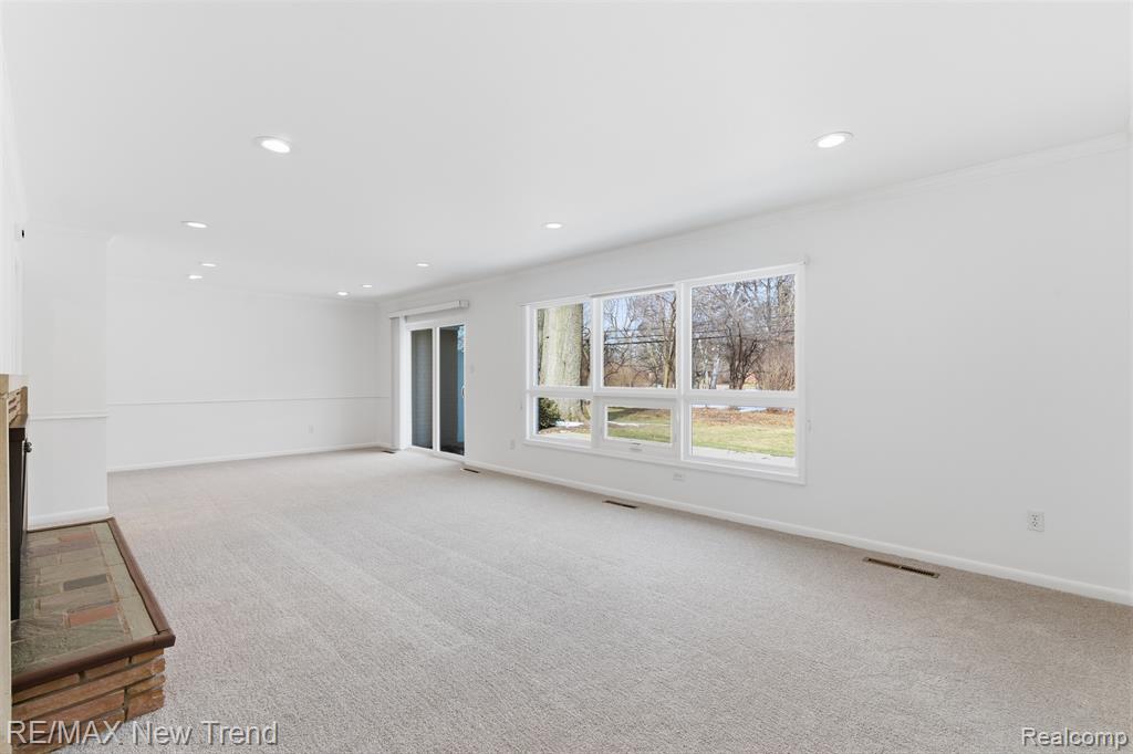 1043 Westview Road Bloomfield Hills, MI 48304 - Photo 10 of 43