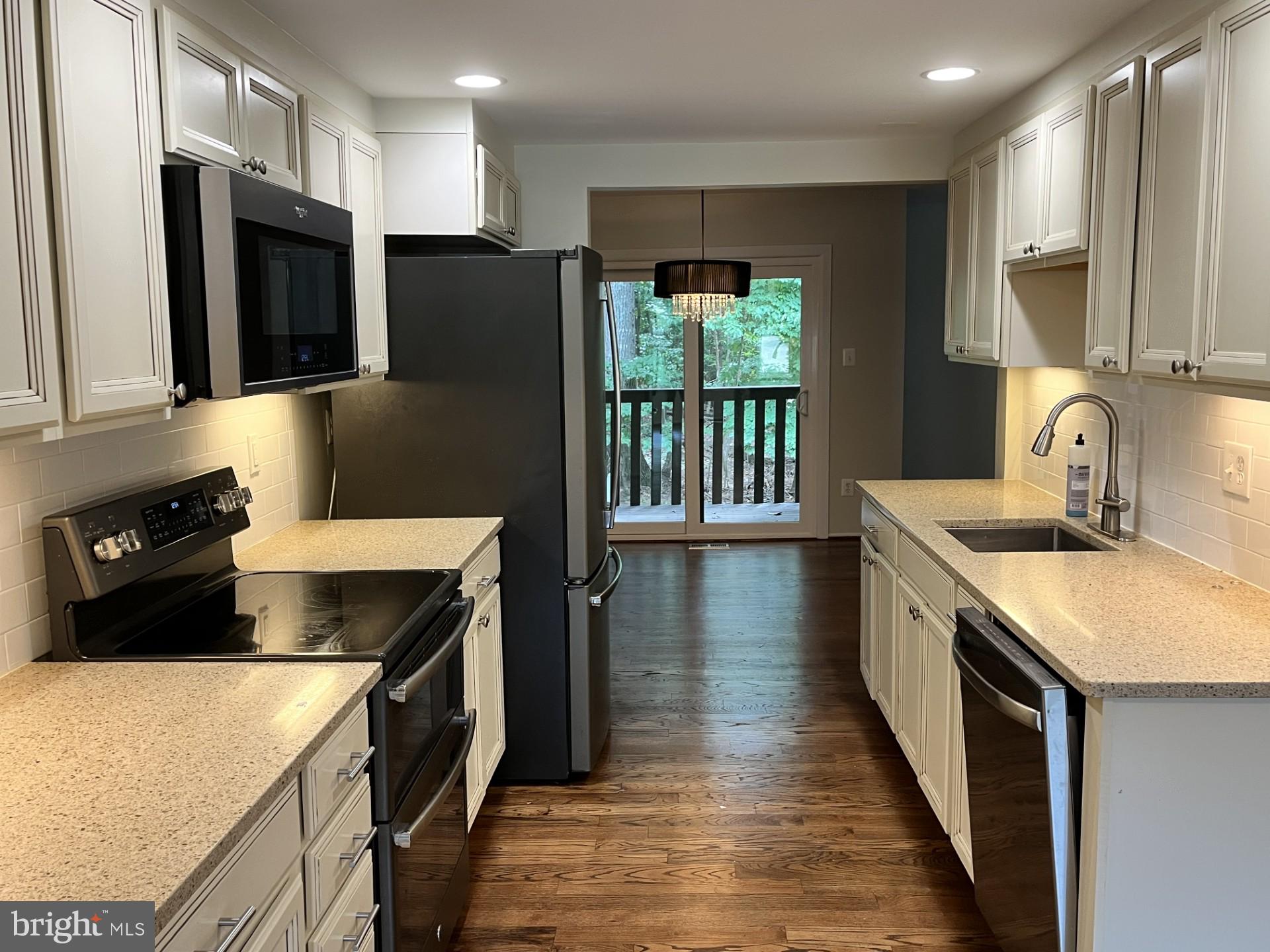 2007 Winged Foot Court Reston, VA 20191 - Photo 2 of 20 Gallery Image 2