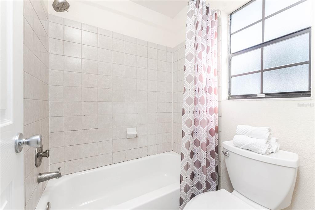 13100 South McCall Road, Unit 191 Port Charlotte, FL 33981 - Photo 24 of 44 a bathroom with a toilet and a bathtub