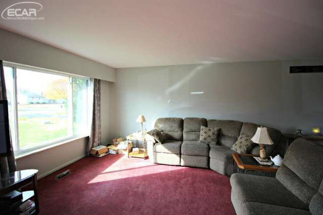 7090 Calkins Road Flint, MI 48532 - Photo 8 of 29 20453146-7.JPG
