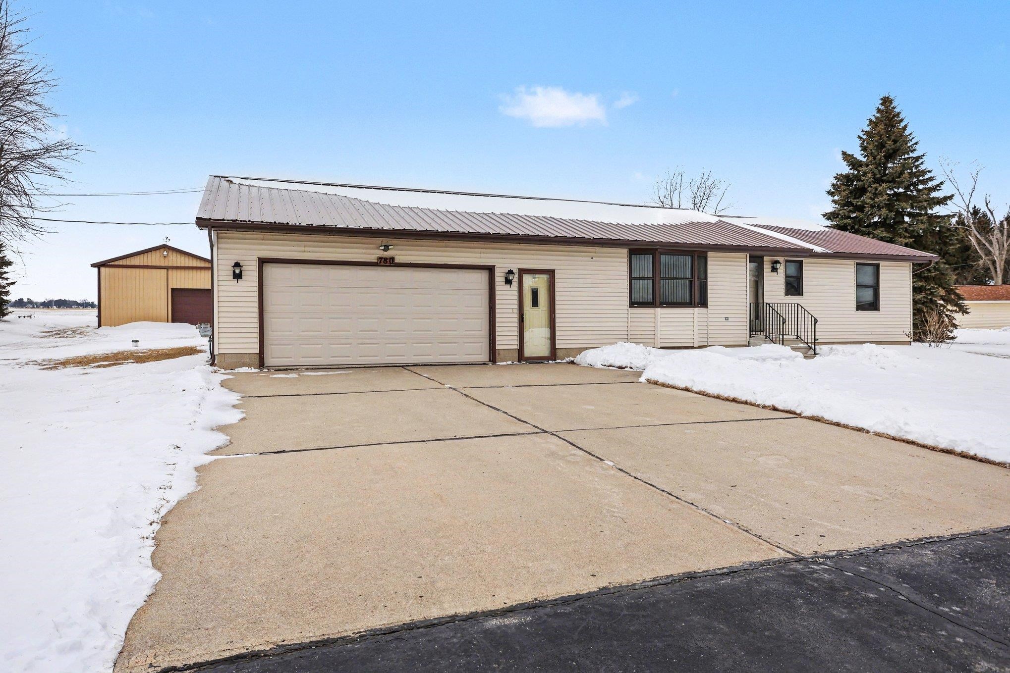 780 South Mackinaw Road Kawkawlin, MI 48631 - Photo 3 of 28
