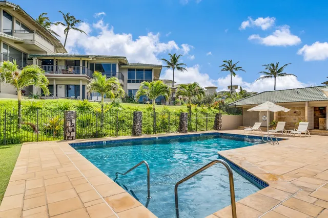 a view of a house with backyard and garden
