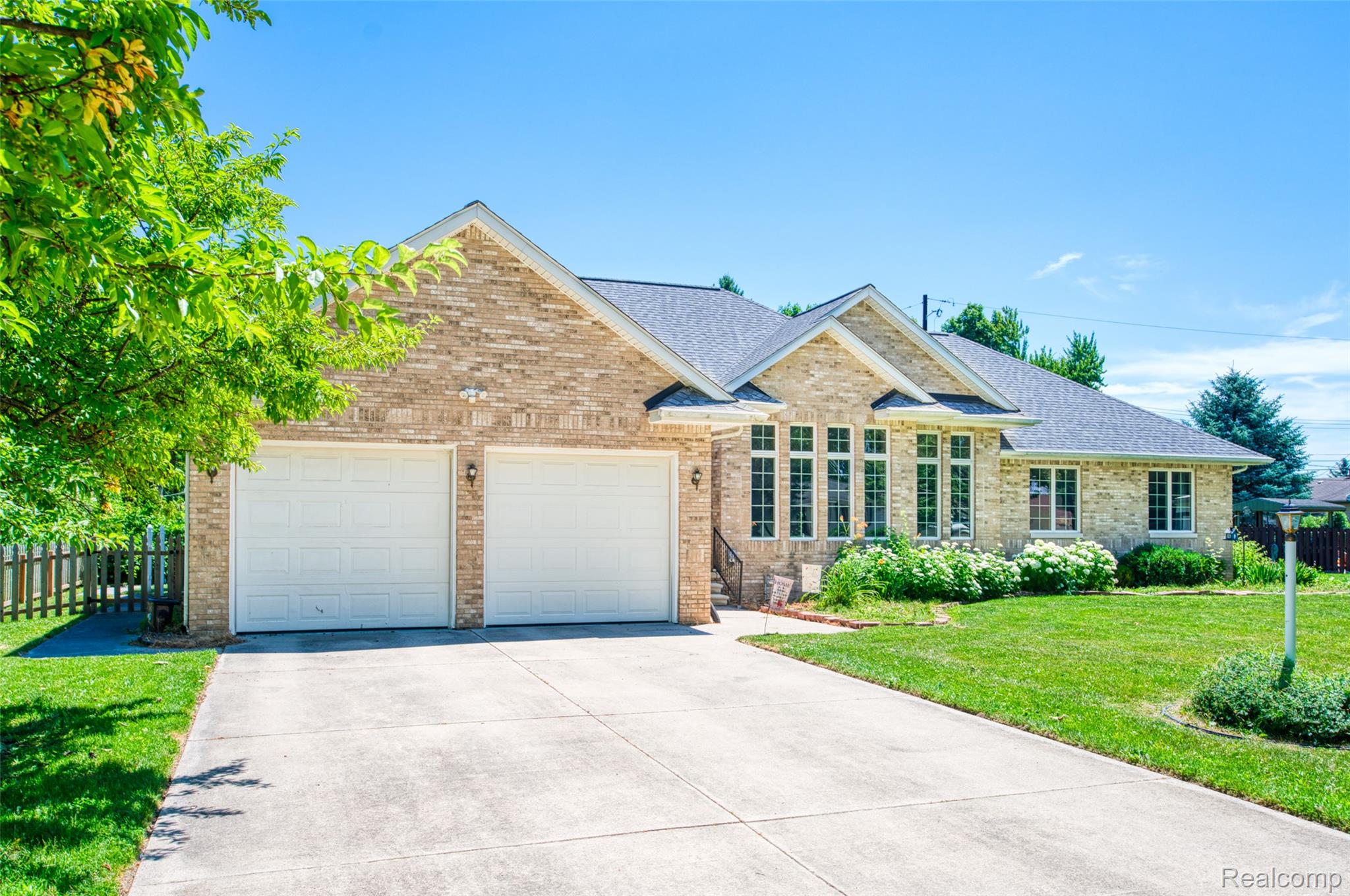 5382 Meadowlawn Road Fowlerville, MI 48836 - Photo 3 of 45 DSC01931_3.jpg