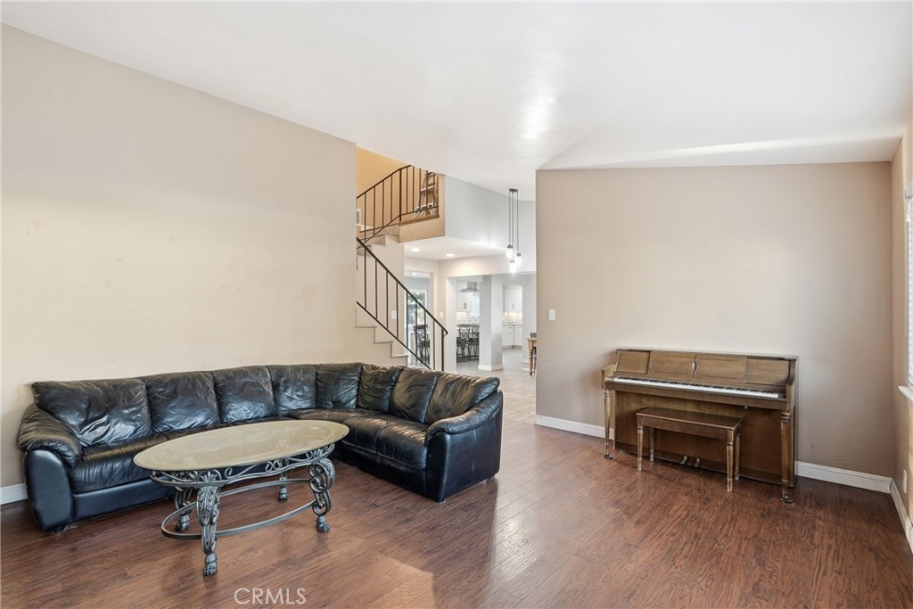 873 Blake Street Santa Maria, CA 93455 - Photo 4 of 29 Living Room