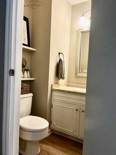 3729 Canon Ridge Place Columbus, OH 43230 - Photo 15 of 44 Main level half Bath