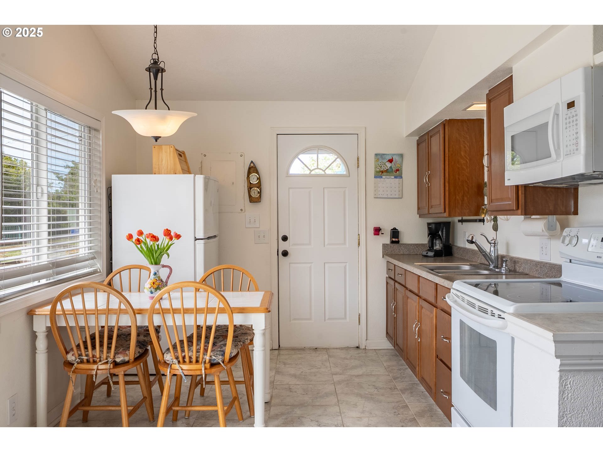 5305 Northeast 49th Street Neotsu, OR 97364 - Photo 13 of 34