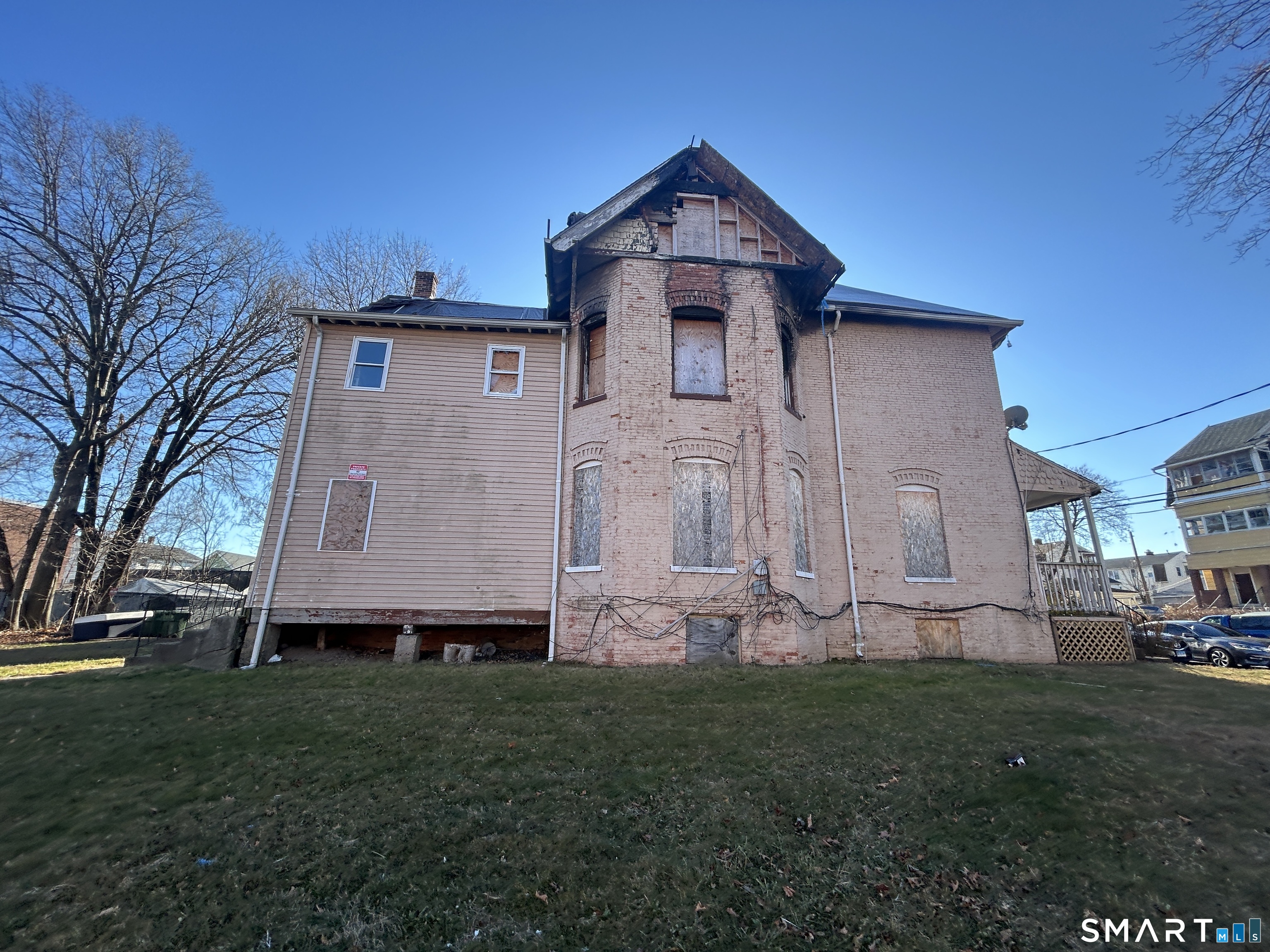 4 George Street Hartford, CT 06114 - Photo 2 of 35